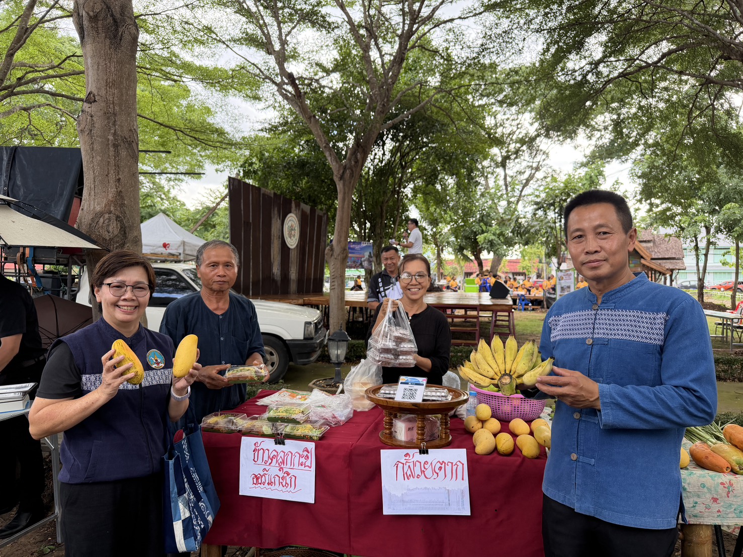 อำเภอสูงเม่น ร่วมกับสำนักงานพัฒนาชุมชนอำเภอสูงเม่น จัดตลาดเมืองเม่น ตลาดนัดคนไทยยิ้มได้ 