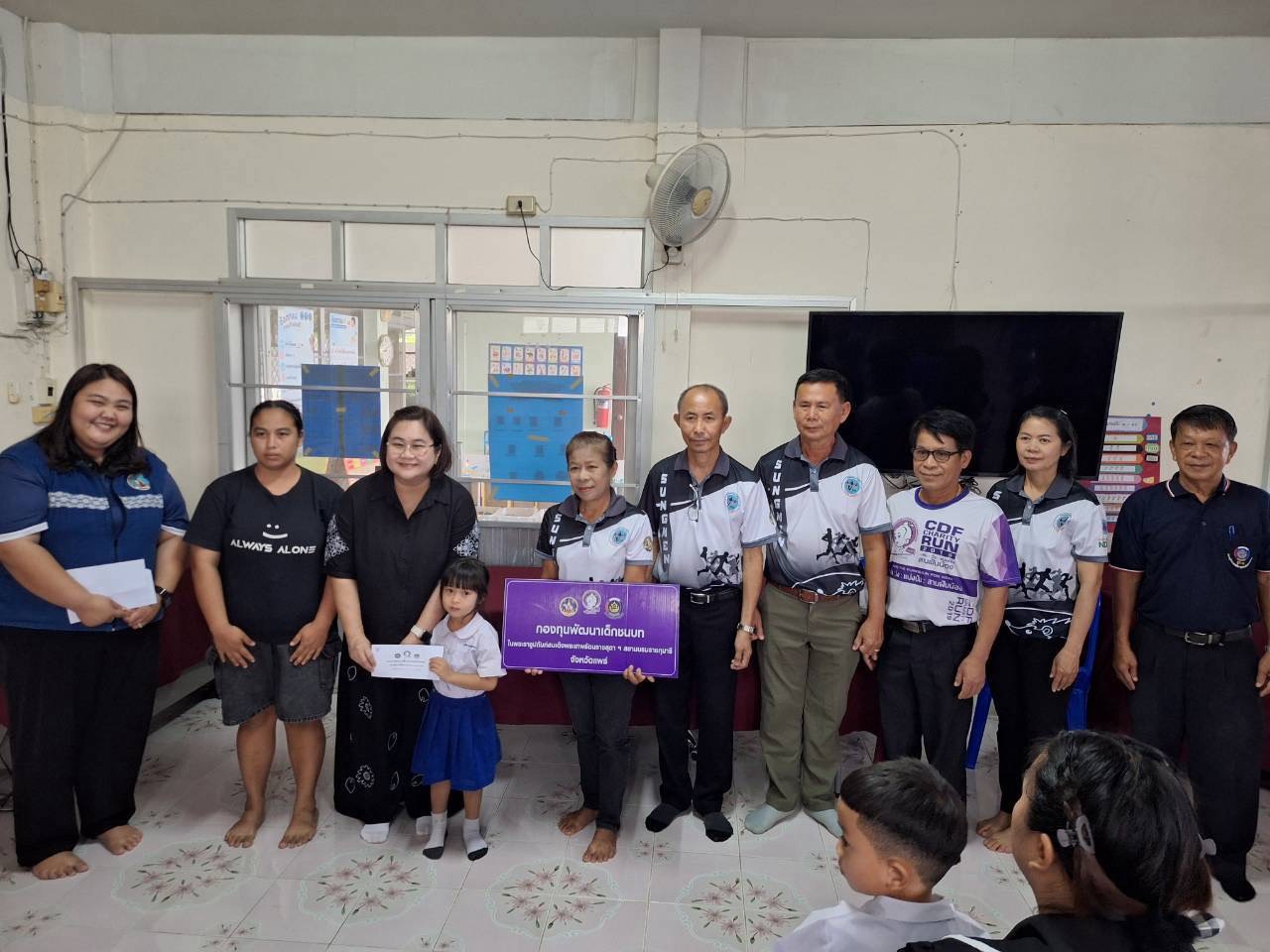 พช.สูงเม่น ลงพื้นที่มอบทุนอุปการะเด็กกองทุนพัฒนาเด็กชนบทจังหวัดแพร่ ประจำปีงบประมาณ พ.ศ.2569  ต.น้ำชำ