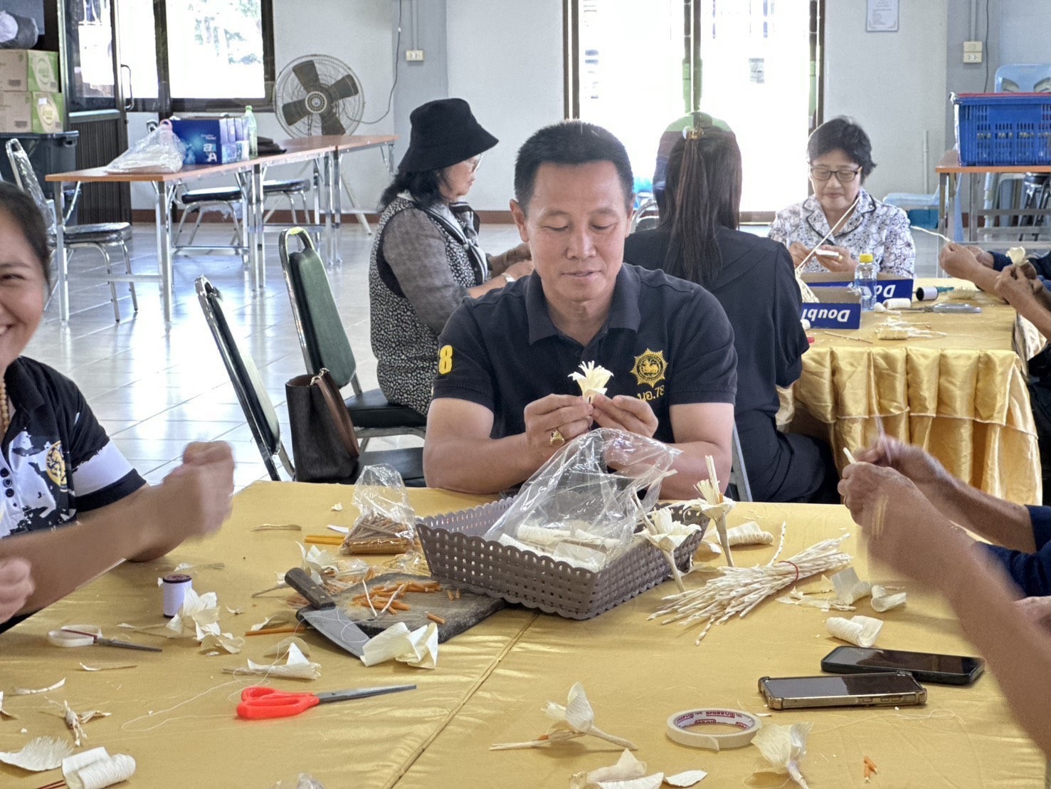 พช.สูงเม่น เข้าร่วมกิจกรรมโครงการประดิษฐ์ดอกไม้จันทน์ถวายพระพันปีหลวง เนื่องในงานพระราชพิธีถวายพระเพลิงพระบรมศพ สมเด็จพระนางเจ้าสิริกิติ์ พระบรมราชินีนาถ พระบรมราชชนนีพันปีหลวง